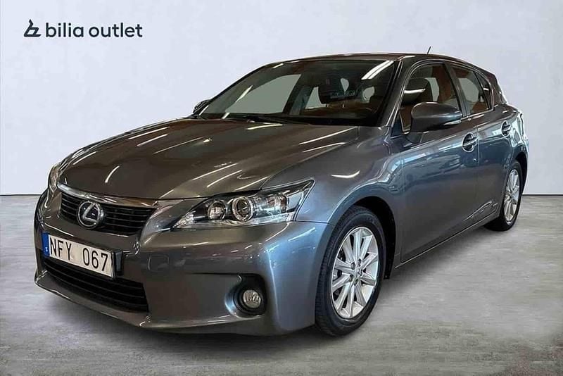 Grå Begagnad 2013 Lexus CT200h Halvkombi | 169 900 kr - Bild 1/1