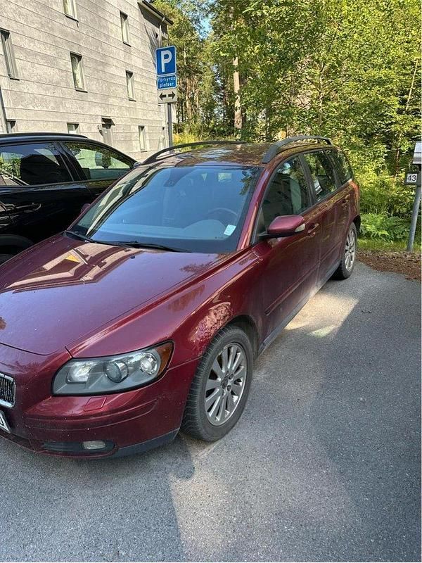 Röd Begagnad 2004 Volvo V50 Kombi | 14 500 kr (Marknadspris) - Bild 1/4