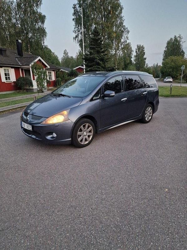 Grå Begagnad 2006 Mitsubishi Grandis Minibuss | 29 000 kr (Lite dyr) - Bild 1/4