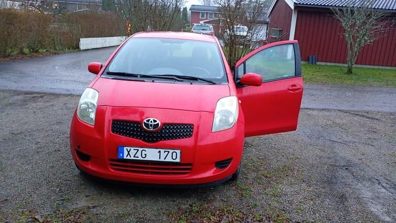 Begagnad 2006 Toyota Yaris Halvkombi | 40 000 kr (Marknadspris) - Bild 1/4