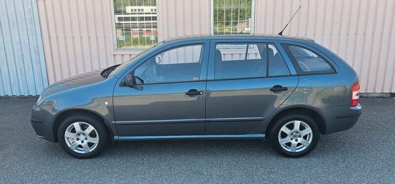 Mörkgrå (grå) Begagnad 2007 Skoda Fabia Kombi | 27 900 kr (Marknadspris) - Bild 1/4