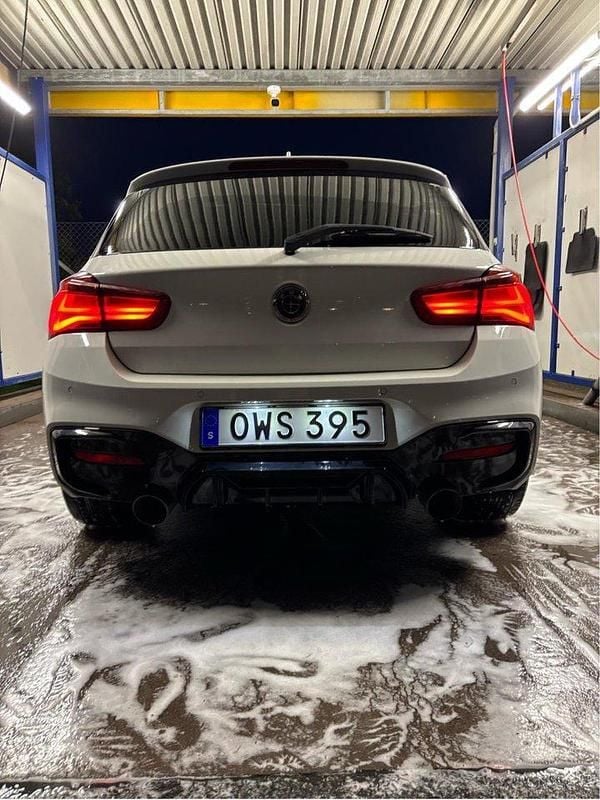 Vit Begagnad 2016 BMW 125 M Sport Halvkombi | 199 900 kr - Bild 1/4