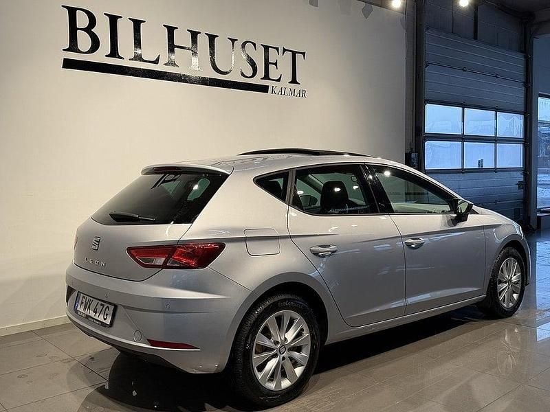 Begagnad Seat Leon Style 116 HK (85 kW) 2019 Silver Halvkombi