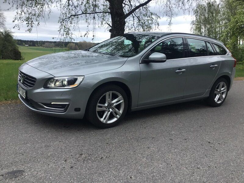 Silver Begagnad 2014 Volvo V60 Momentum Kombi | 110 000 kr (Bra pris) - Bild 1/4