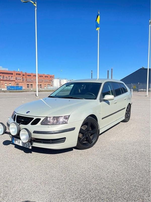 Gul Begagnad 2006 Saab 9-3 Linear Kombi | 20 000 kr (Lite dyr) - Bild 1/4