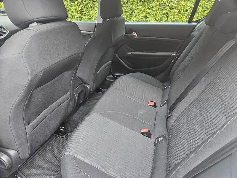 Begagnad Peugeot 308 120 HK (88 kW) 2016 Vit Halvkombi