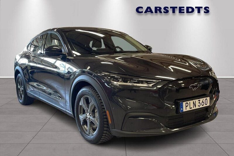 Grå Begagnad 2022 Ford Mustang Mach-E Standard Range SUV | 389 900 kr (Bra pris) - Bild 1/4