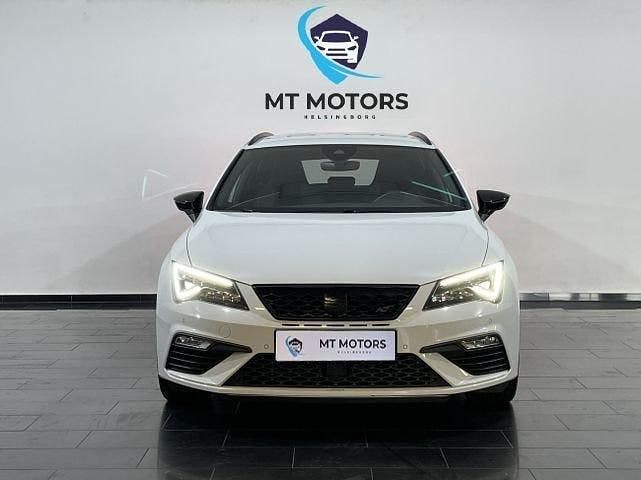 Vit Begagnad 2019 Cupra Leon Kombi | 302 000 kr (Marknadspris) - Bild 1/4