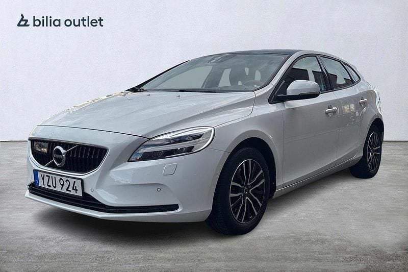 Vit Begagnad 2017 Volvo V40 Business Edition Halvkombi | 204 900 kr (Marknadspris) - Bild 1/3
