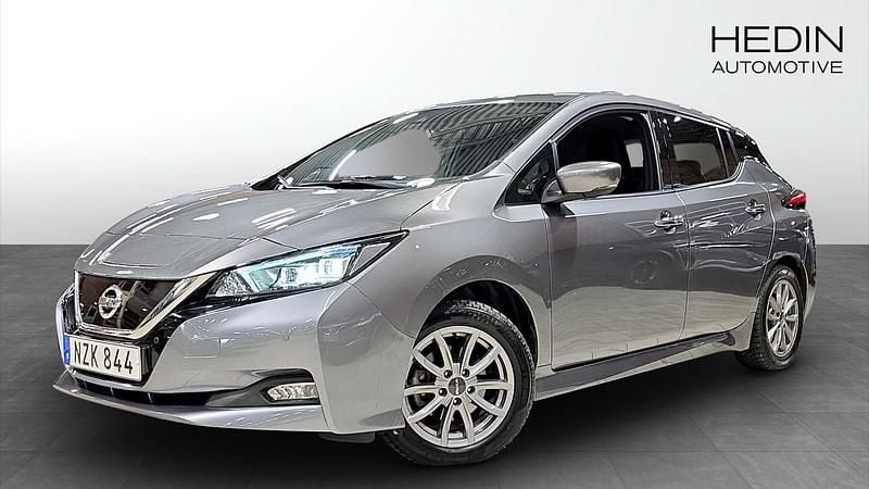 Grå Begagnad 2021 Nissan Leaf N-Connecta Halvkombi | 164 900 kr (Bra pris) - Bild 1/4