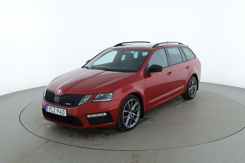 Röd Begagnad 2017 Skoda Octavia RS Kombi | 155 000 kr (Dyr) - Bild 1/4