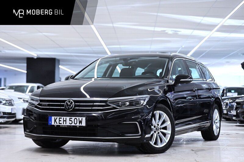 Svart Begagnad 2020 VW Passat GTE Kombi | 239 900 kr (Marknadspris) - Bild 1/3