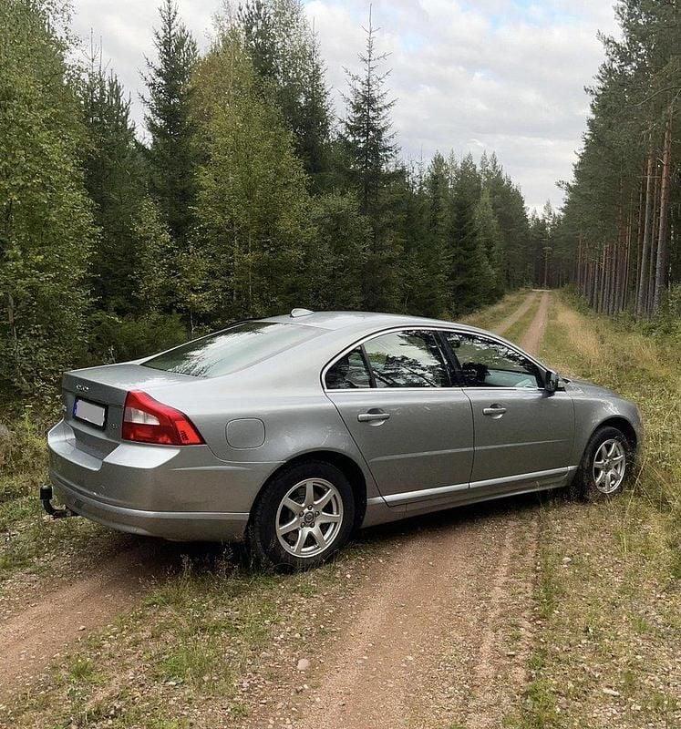 Silver Begagnad 2008 Volvo S80 Momentum Sedan | 37 000 kr (Bra pris) - Bild 1/4