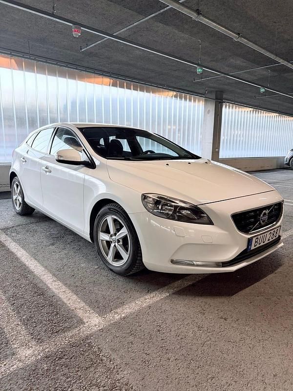 Begagnad Volvo V40 120 HK (88 kW) 2016 Halvkombi