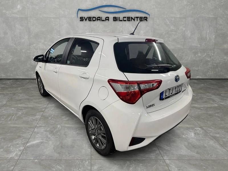 Begagnad Toyota Yaris Hybrid Active 101 HK (74 kW) 2018 Vit Halvkombi