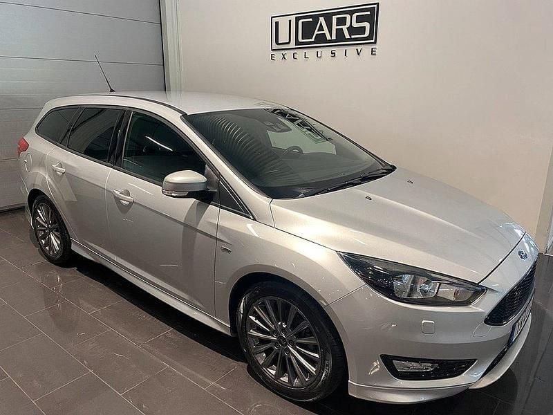 Grå Begagnad 2016 Ford Focus ST-Line Kombi | 109 500 kr (Lite dyr) - Bild 1/4