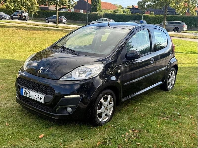 Svart Begagnad 2012 Peugeot 107 Halvkombi | 27 000 kr (Lite dyr) - Bild 1/4