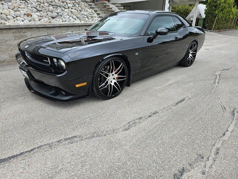 Svart Begagnad 2010 Dodge Challenger Sportkupé | 329 900 kr - Bild 1/4