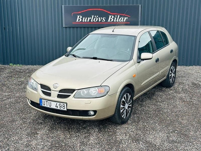 Ljusgul Begagnad 2004 Nissan Almera Halvkombi | 18 800 kr (Marknadspris) - Bild 1/4
