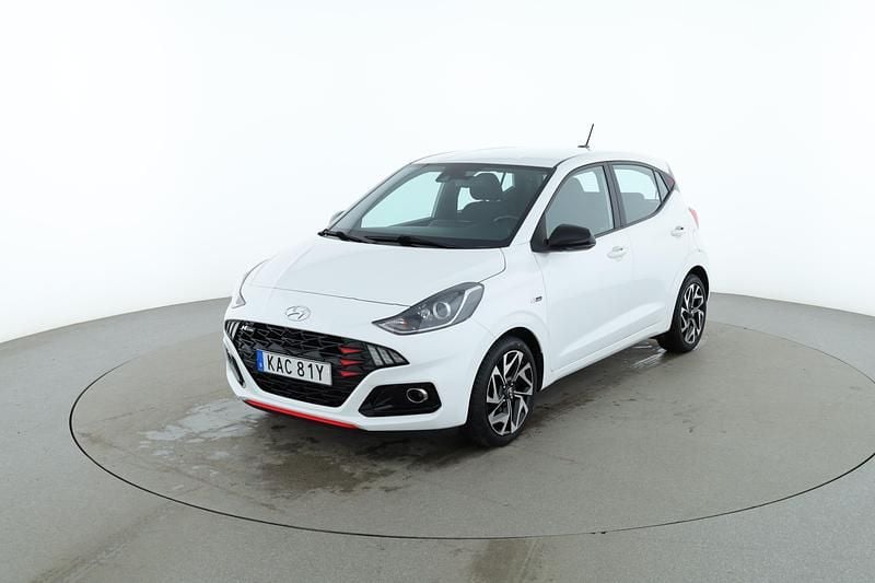 Vit Begagnad 2021 Hyundai i10 N Line Halvkombi | 123 000 kr (Marknadspris) - Bild 1/4