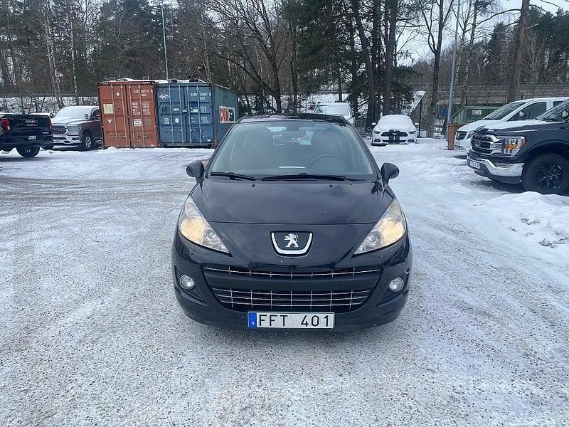 Begagnad Peugeot 207 68 HK (50 kW) 2012 Svart Halvkombi