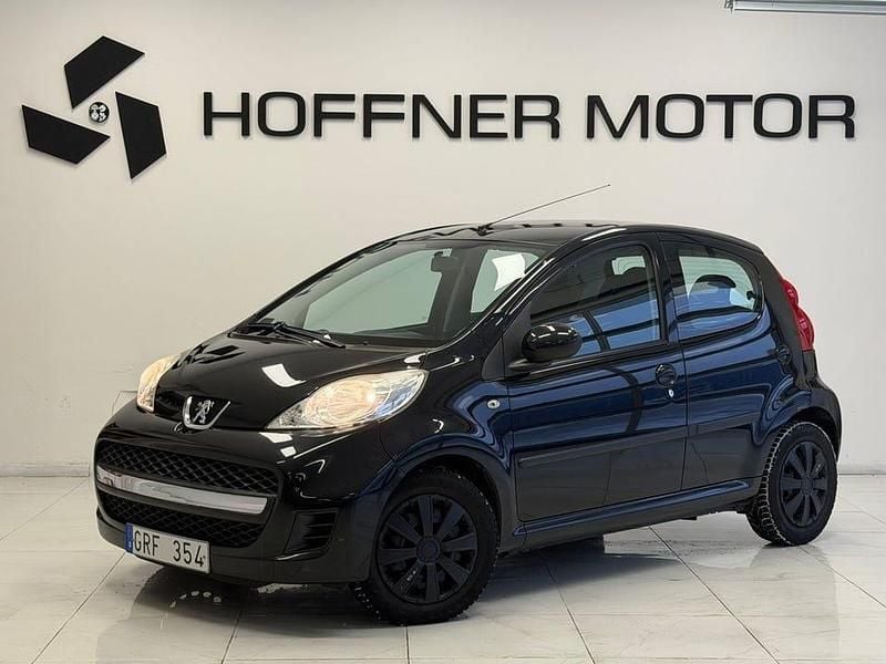 Svart Begagnad 2010 Peugeot 107 Halvkombi | 29 000 kr (Marknadspris) - Bild 1/4