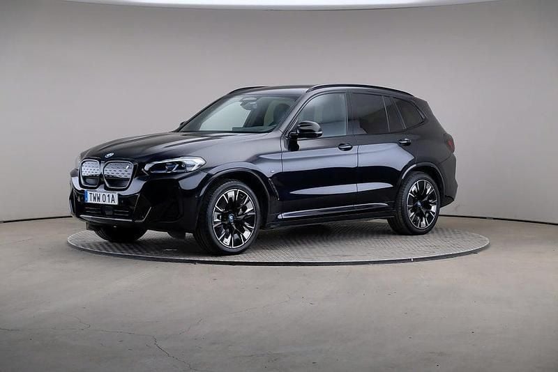 Svart Begagnad 2023 BMW iX3 M Sport SUV | 529 000 kr - Bild 1/4