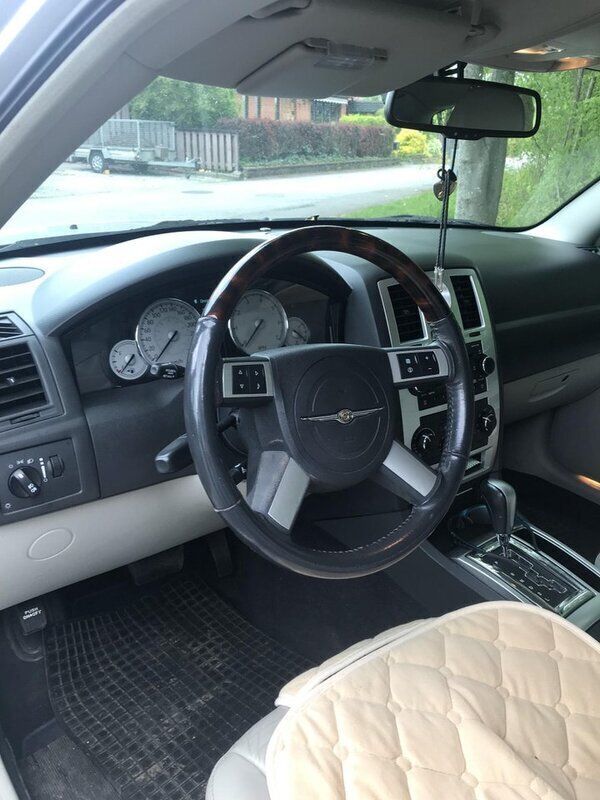 Silver Begagnad 2007 Chrysler 300C Touring Kombi | 44 000 kr (Bra pris) - Bild 1/4