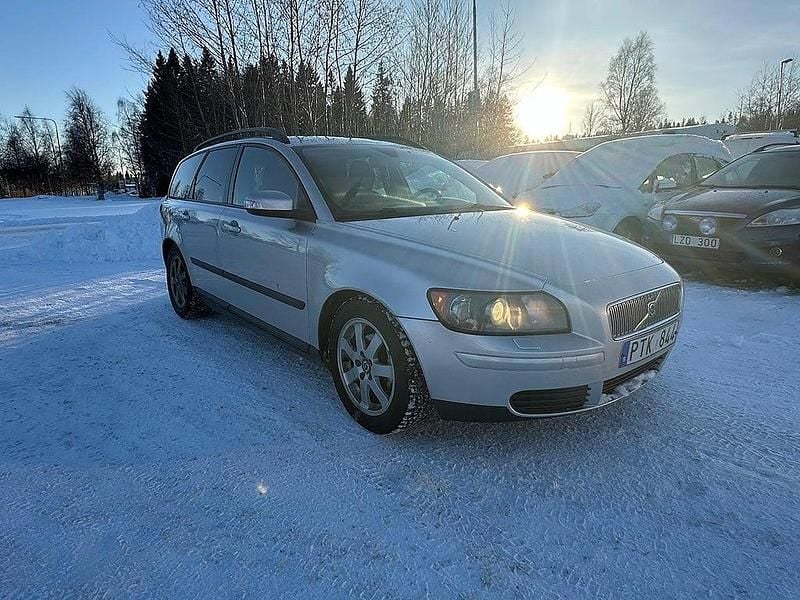 Begagnad Volvo V50 Kinetic 125 HK (91 kW) 2007 Ljusgrå Kombi