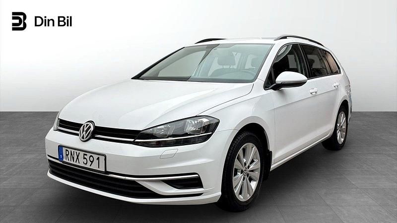 Vit Begagnad 2018 VW Golf VII Kombi | 169 900 kr (Marknadspris) - Bild 1/4