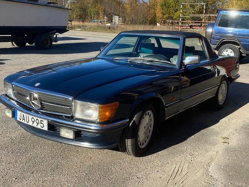 Begagnad Mercedes SL300 180 HK (132 kW) 1986 Mörkblå