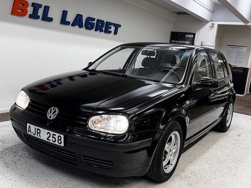 Svart Begagnad 1998 VW Golf IV Trendline Halvkombi | 24 900 kr (Marknadspris) - Bild 1/4