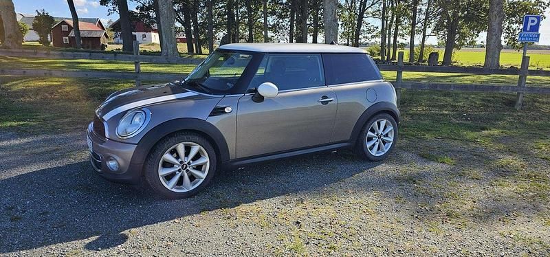 Silver Begagnad 2011 Mini Cooper D Halvkombi | 48 500 kr (Bra pris) - Bild 1/4