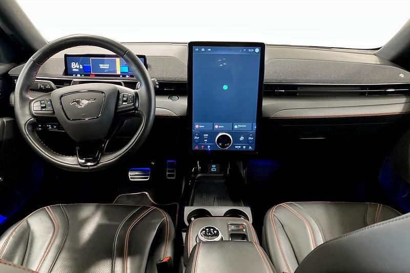 Begagnad Ford Mustang Mach-E 2023 Vit SUV