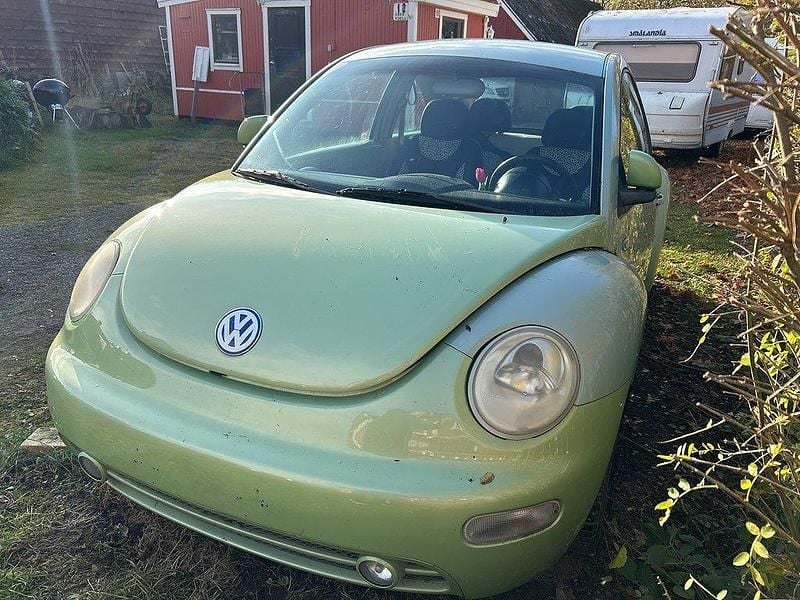 Ljusgrön Begagnad 1999 VW Beetle Highline Halvkombi | 3 500 kr - Bild 1/4