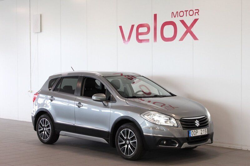 Mörkgrå Begagnad 2013 Suzuki SX4 S-Cross SUV | 129 900 kr (Marknadspris) - Bild 1/4