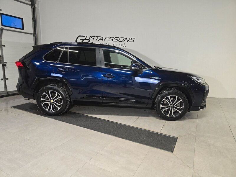 Blå Begagnad 2021 Suzuki Across SUV | 429 500 kr (Lite dyr) - Bild 1/4