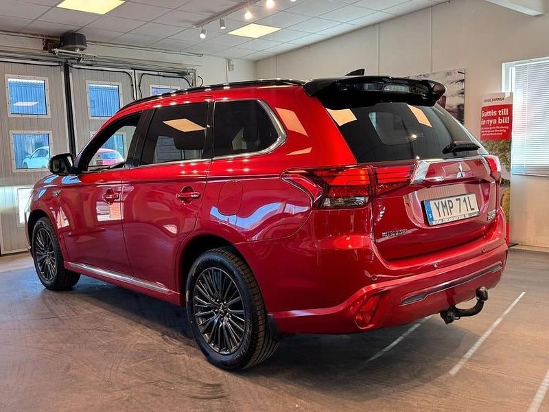 Begagnad Mitsubishi Outlander Edition 224 HK (164 kW) 2019 Röd SUV