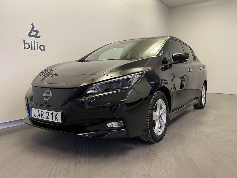 Begagnad Nissan Leaf N-Connecta 111 kW (151 HK) 2023 Svart Halvkombi