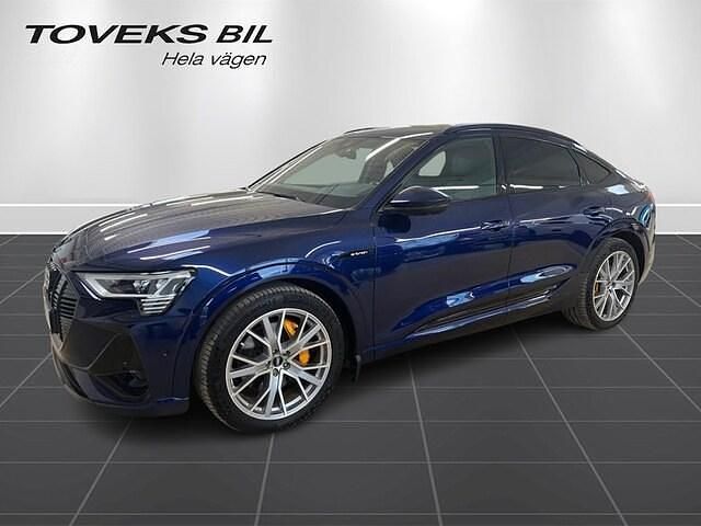 Navarrablå metallic Begagnad 2020 Audi e-tron Sportback S-Line SUV | 454 900 kr (Marknadspris) - Bild 1/4