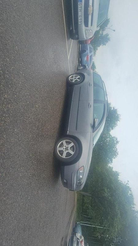 Grå Begagnad 2005 Volvo V50 Kinetic Kombi | 17 500 kr (Superpris) - Bild 1/4