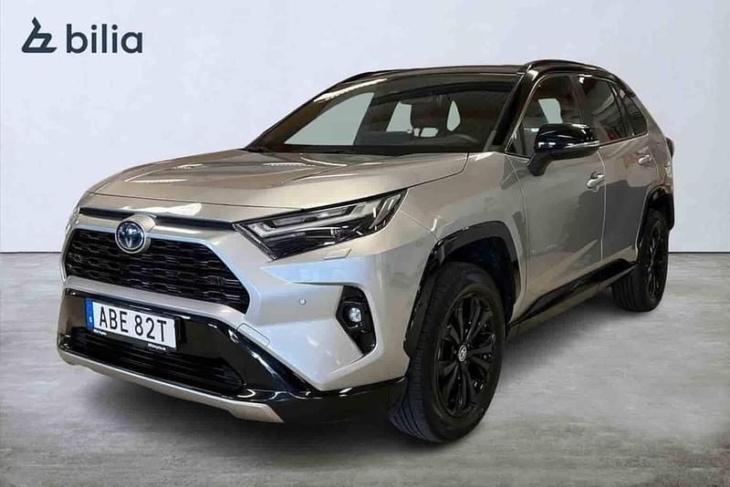 Grå Begagnad 2024 Toyota RAV4 Hybrid SUV | 419 900 kr (Bra pris) - Bild 1/1