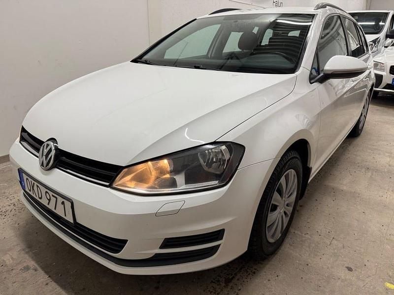 Vit Begagnad 2017 VW Golf VII | 89 500 kr (Marknadspris) - Bild 1/4