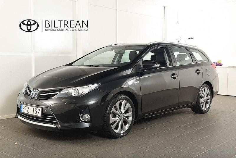 Svart Begagnad 2013 Toyota Auris Hybrid Executive Kombi | 134 900 kr (Marknadspris) - Bild 1/4