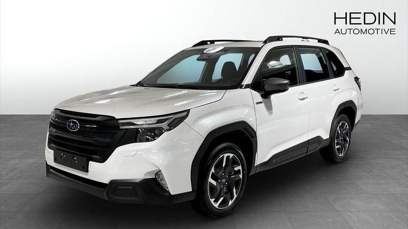 Vit (white) Ny 2024 Subaru Forester SUV | 414 900 kr (Bra pris) - Bild 1/4