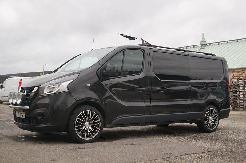 Svart Begagnad 2020 Nissan NV300 Van | 219 000 kr (Lite dyr) - Bild 1/4