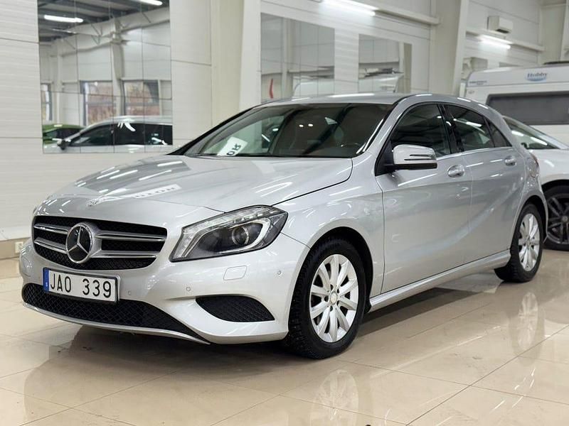 Silver Begagnad 2014 Mercedes A200 Style Halvkombi | 134 900 kr (Marknadspris) - Bild 1/4