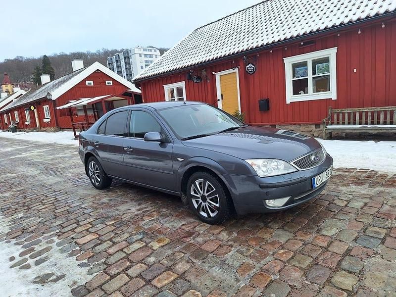 Begagnad Ford Mondeo 145 HK (106 kW) 2004 Halvkombi