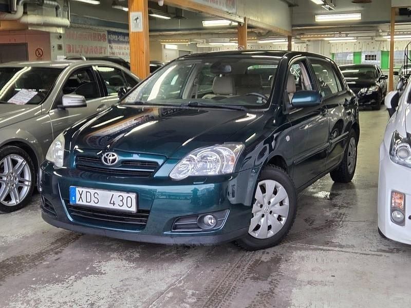 Begagnad Toyota Corolla 110 HK (80 kW) 2005 Mörkgrön Halvkombi