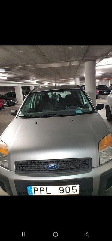 Silver Begagnad 2007 Ford Fusion Halvkombi | 12 900 kr (Bra pris) - Bild 1/4